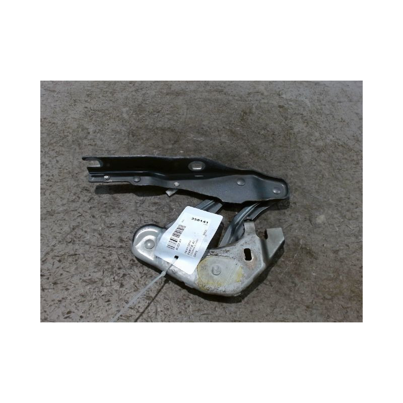 COMPAS DROIT CAPOT AUDI A1