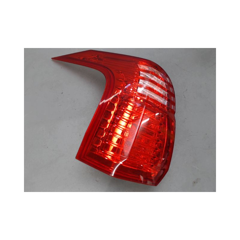 FEU ARRIERE GAUCHE  PEUGEOT 5008