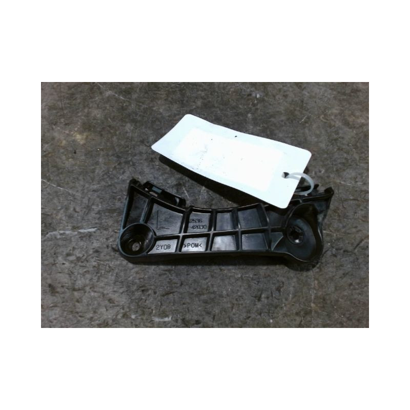 SUPPORT PARE-CHOC AVG TOYOTA RAV4 2006