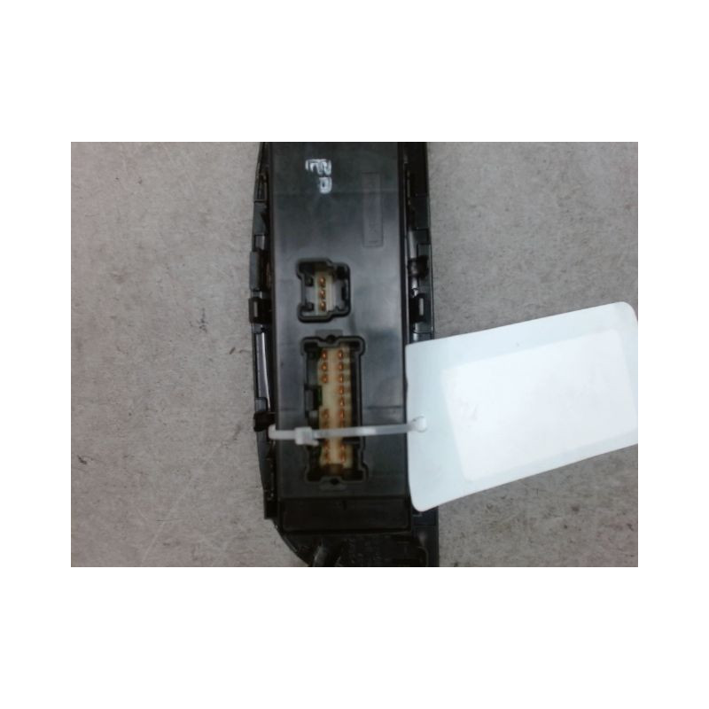 COMMANDE LEVE-GLACE PORTE AVG NISSAN QASHQAI