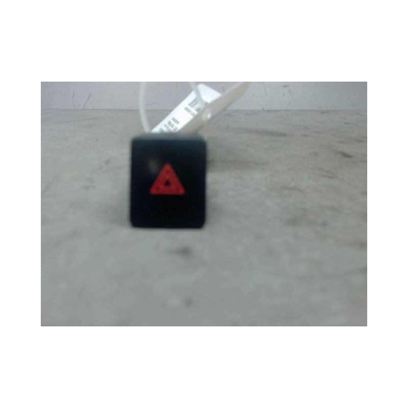BOUTON DE WARNING NISSAN QASHQAI