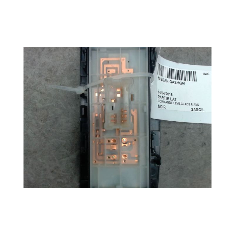 COMMANDE LEVE-GLACE PORTE AVD NISSAN QASHQAI