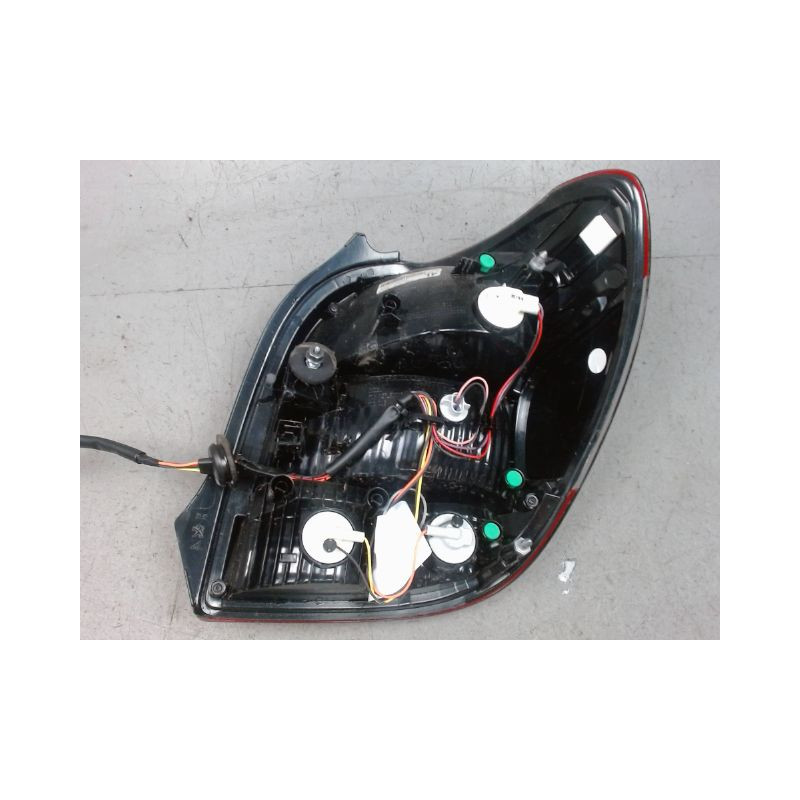 FEU ARRIERE GAUCHE  PEUGEOT 108