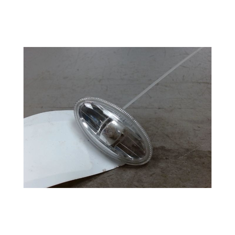 REPETITEUR AILE DROIT PEUGEOT 108