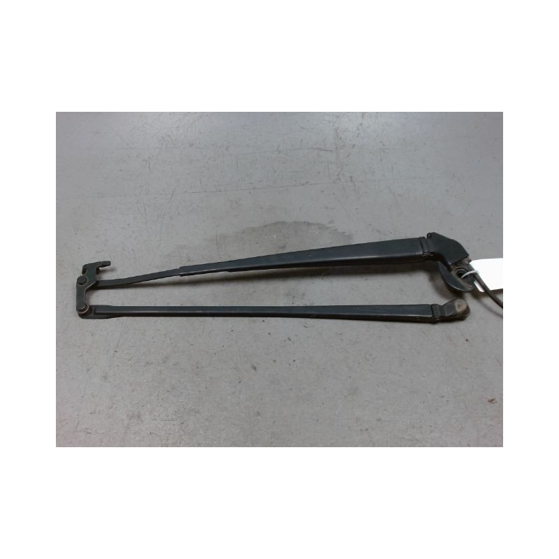BRAS ESSUIE-GLACE AVANT TOYOTA YARIS