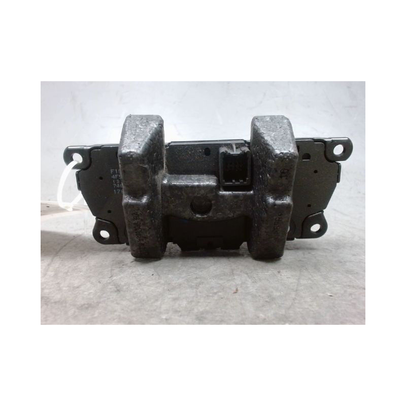 COMMANDE AUTORADIO FORD KUGA