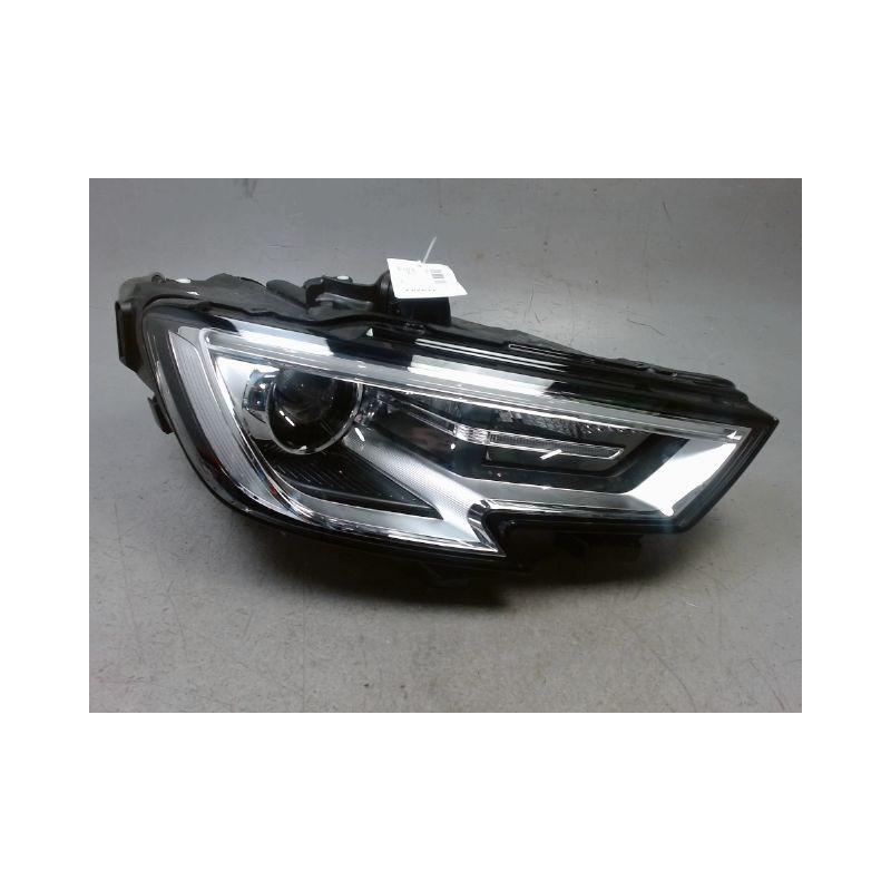 PHARE DROIT AUDI A3