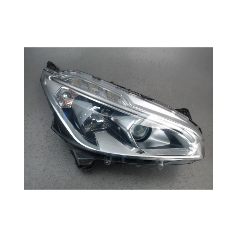 PHARE DROIT PEUGEOT 208