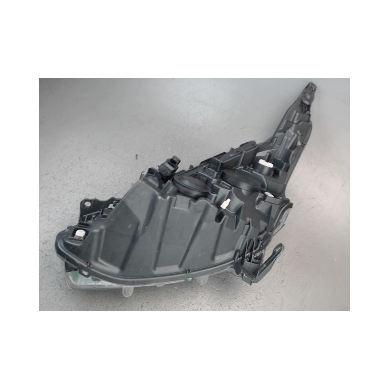 PHARE DROIT PEUGEOT 208