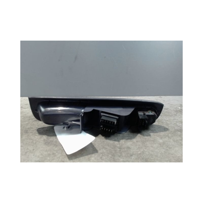 COMMANDE LEVE-GLACE PORTE AVG RENAULT TWINGO 93-98