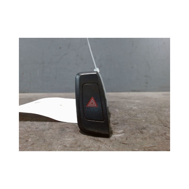 BOUTON DE WARNING AUDI A4
