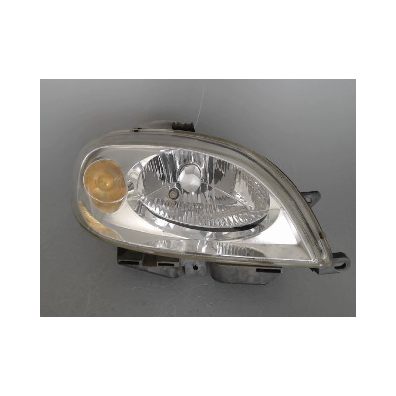 PHARE DROIT CITROEN SAXO 99-
