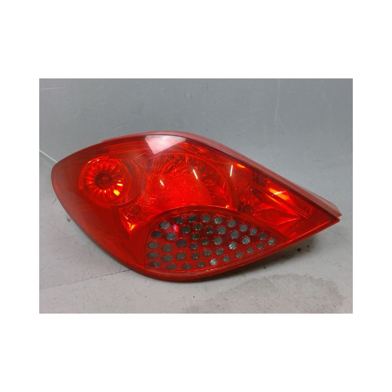 FEU ARRIERE GAUCHE  PEUGEOT 207