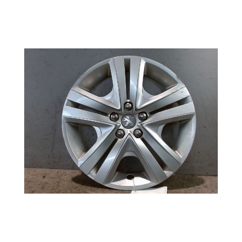 ENJOLIVEUR DE ROUE PEUGEOT 208