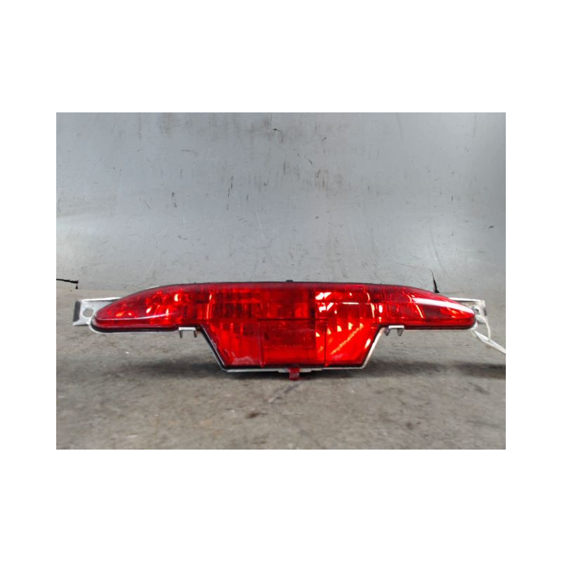 FEU BROUILLARD CENTRAL ARRIERE PEUGEOT 208