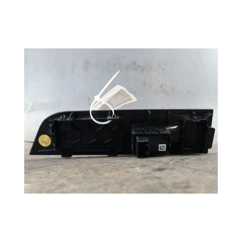 COMMANDE LEVE-GLACE PORTE AVD SKODA KAMIQ