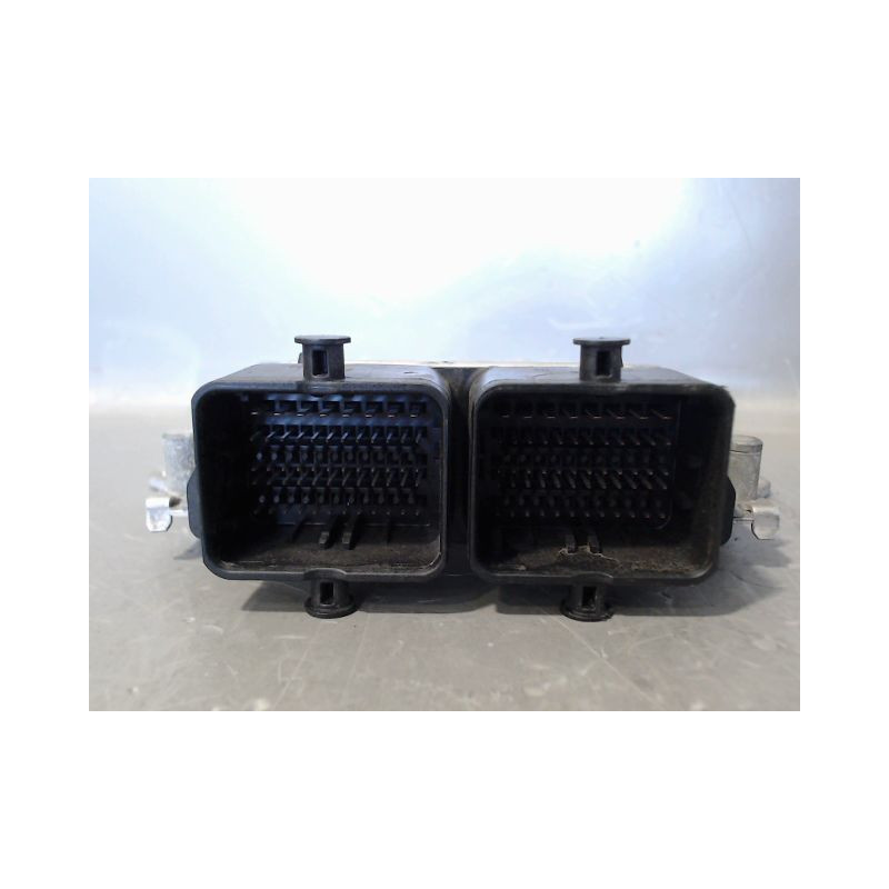 CALCULATEUR MOTEUR SUZUKI SWIFT