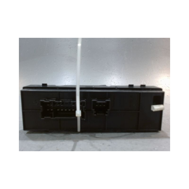 COMMANDE LEVE-GLACE PORTE AVG NISSAN JUKE