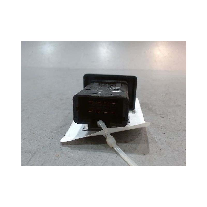 BOUTON DE WARNING DACIA LOGAN