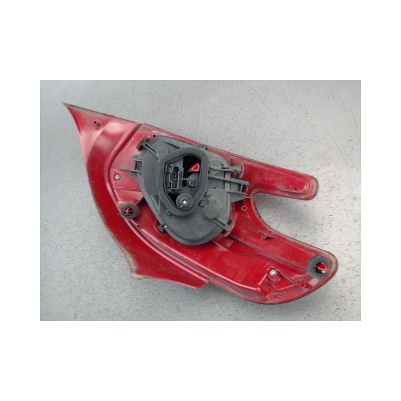 FEU ARRIERE DROIT PEUGEOT 208