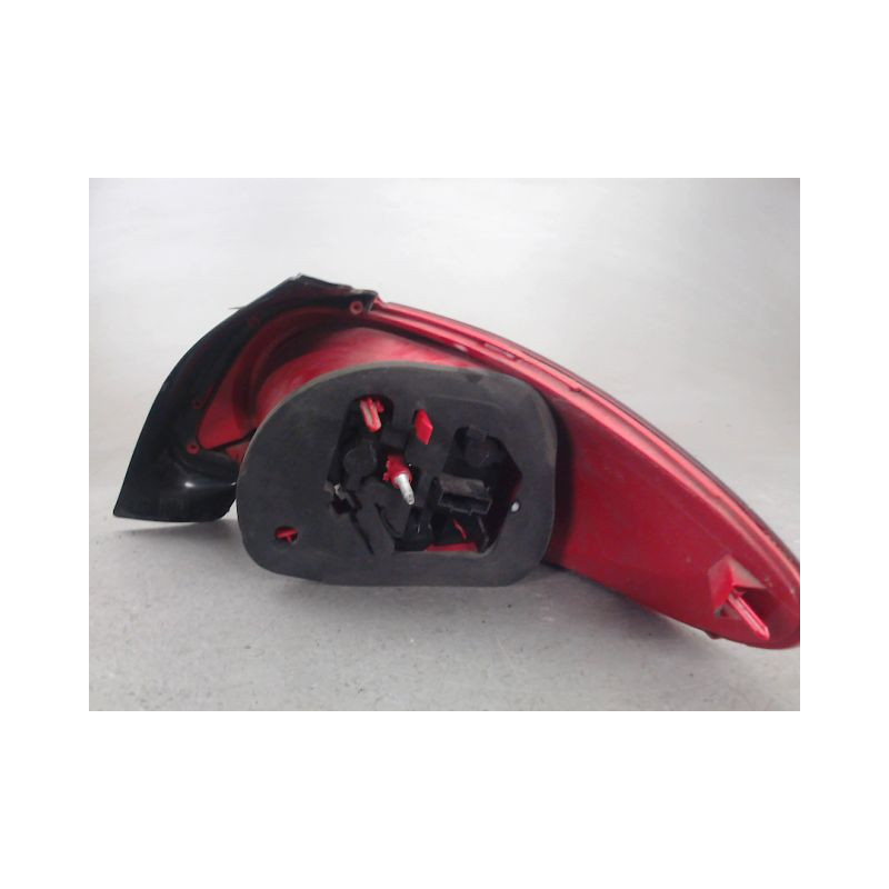 FEU ARRIERE GAUCHE  PEUGEOT 206