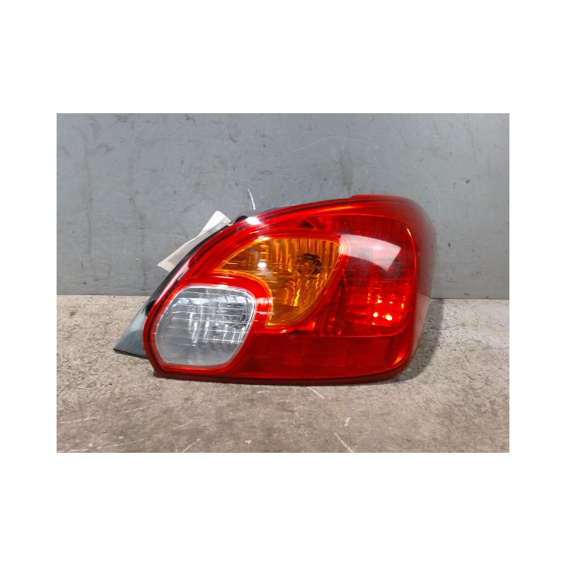 FEU ARRIERE DROIT MITSUBISHI SPACESTAR