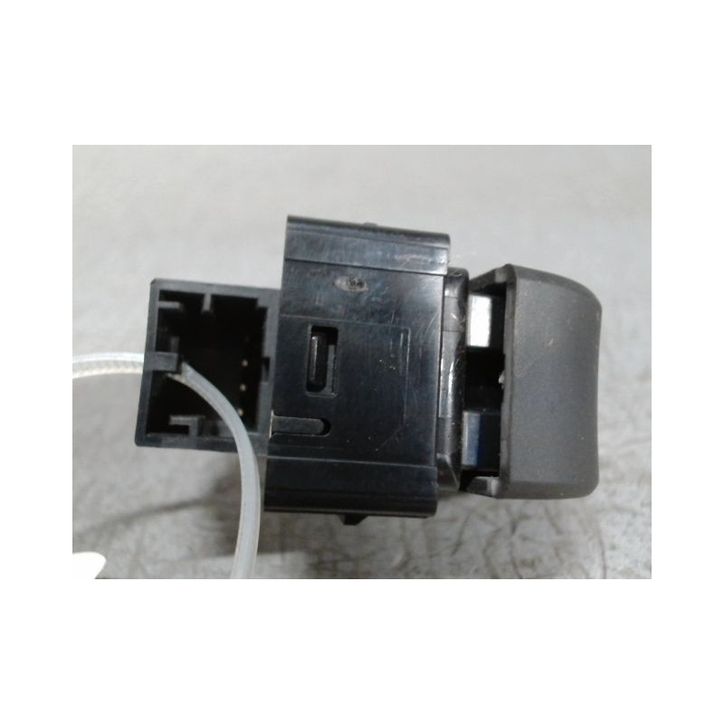 COMMANDE LEVE-GLACE PORTE AVD AUDI Q2
