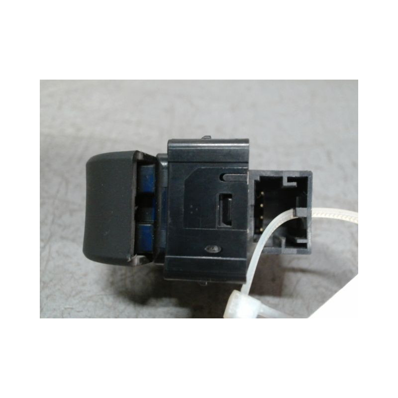 COMMANDE LEVE-GLACE PORTE ARG AUDI Q2