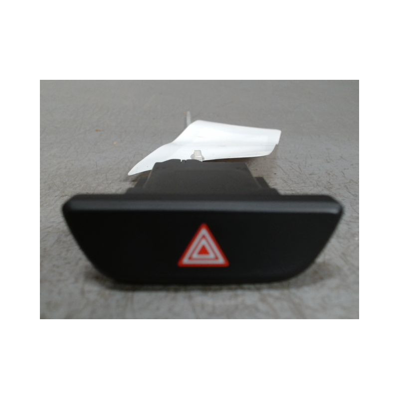 BOUTON DE WARNING TOYOTA YARIS CRO