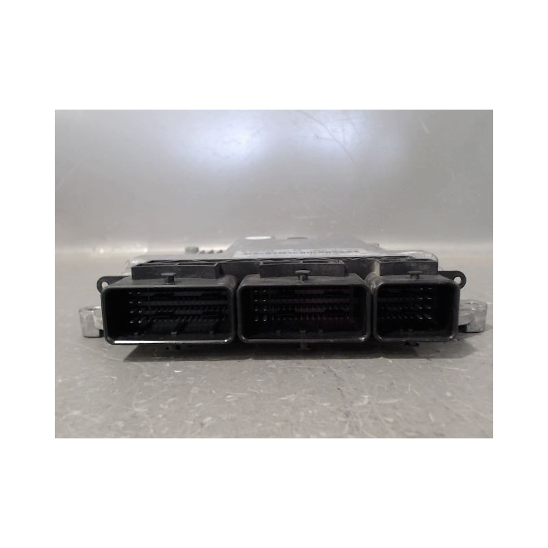 CALCULATEUR MOTEUR RENAULT MASTER