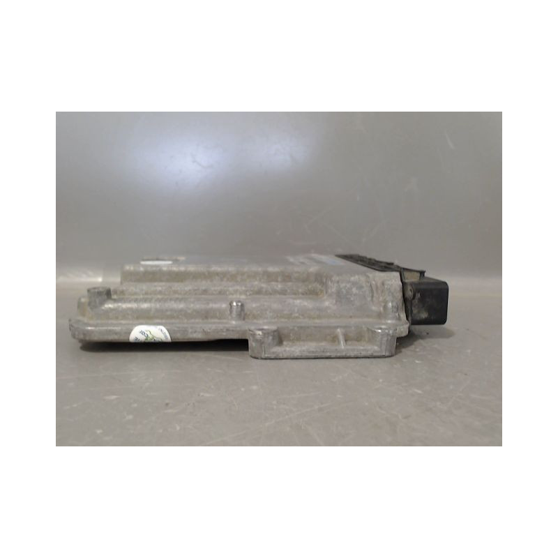 CALCULATEUR MOTEUR RENAULT MASTER