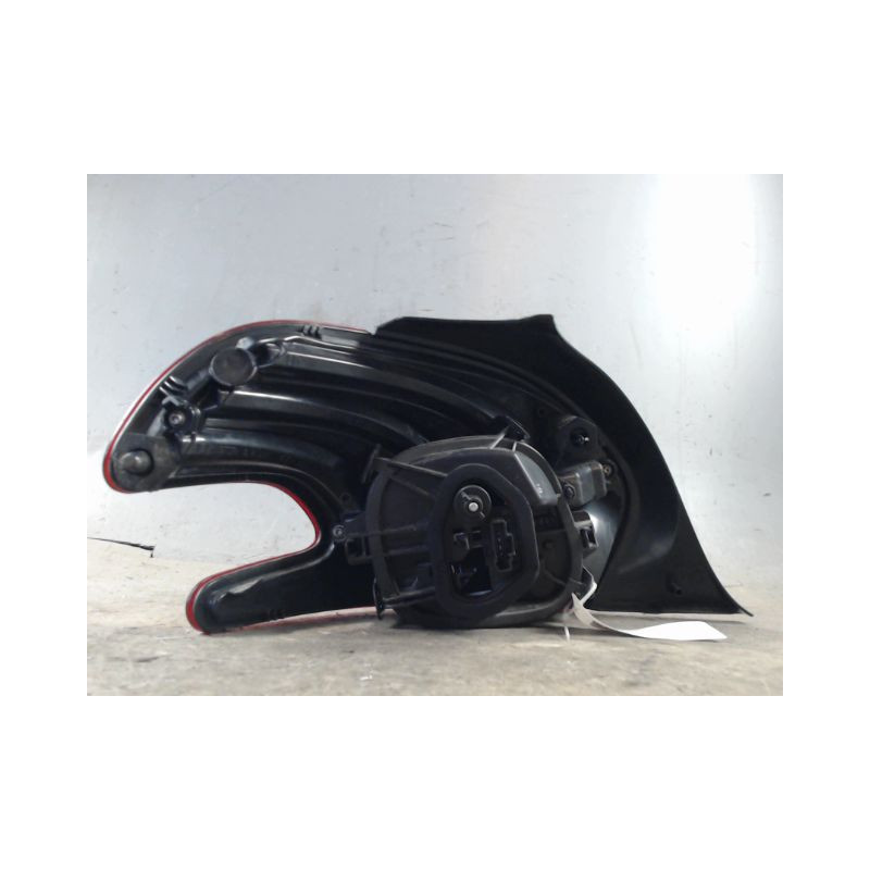 FEU ARRIERE DROIT PEUGEOT 208