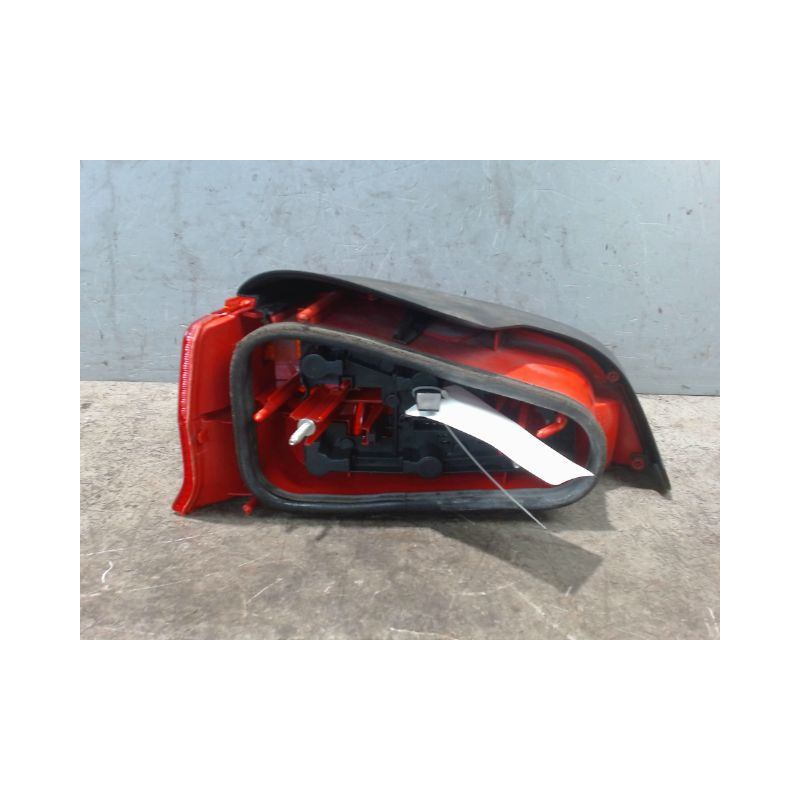FEU ARRIERE DROIT PEUGEOT 106 96-2003