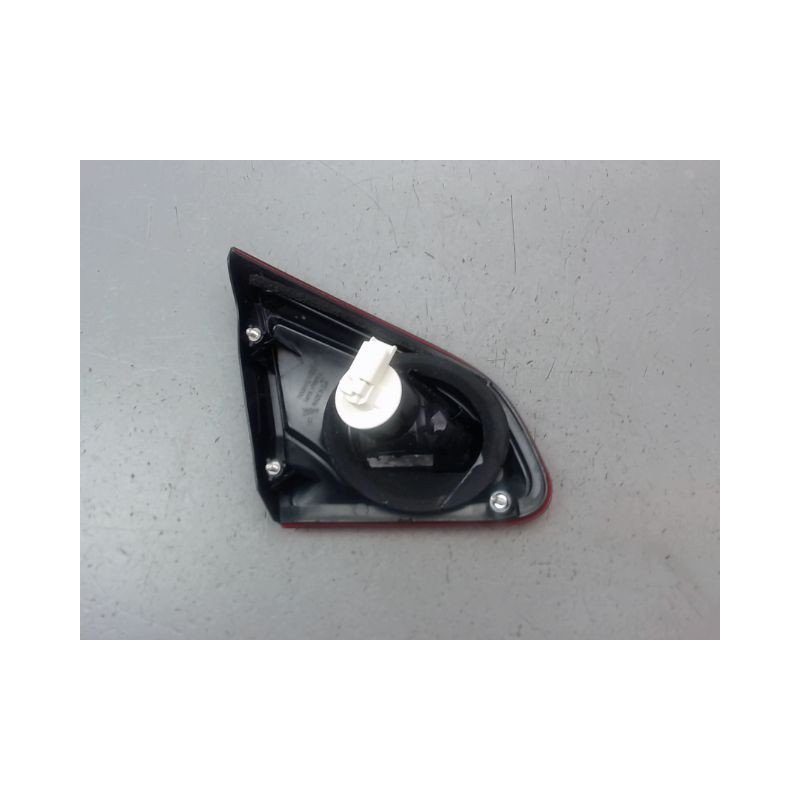 FEU ARRIERE INTERIEUR DROIT NISSAN QHASQAI 2007-