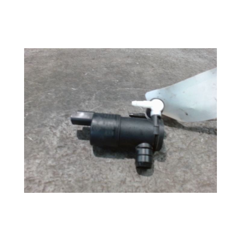 POMPE LAVE-GLACE AVANT OPEL CORSA 2010-