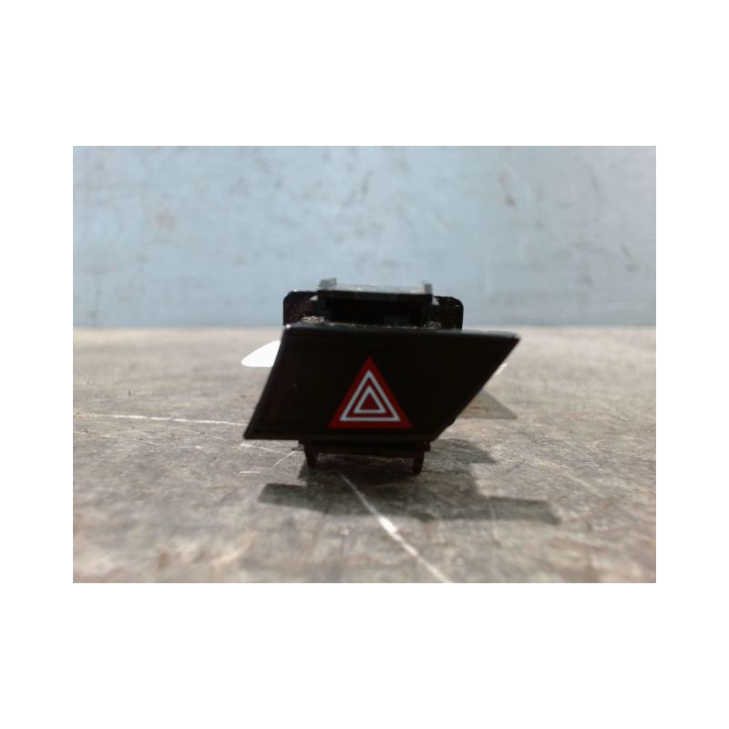 BOUTON DE WARNING OPEL CORSA 2010-
