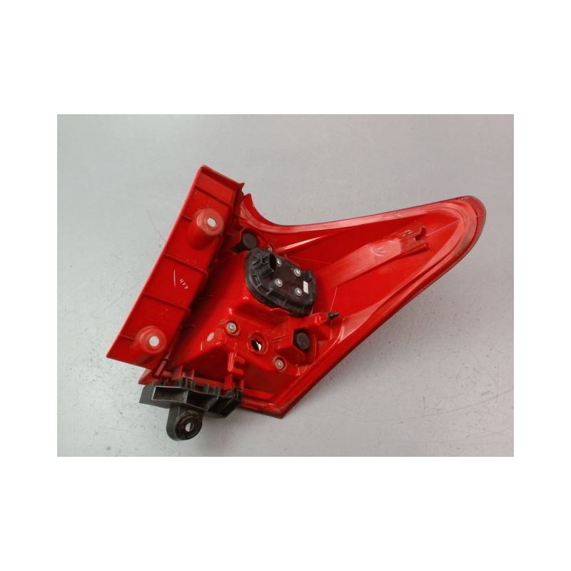 FEU ARRIERE GAUCHE  TOYOTA AURIS 2010-