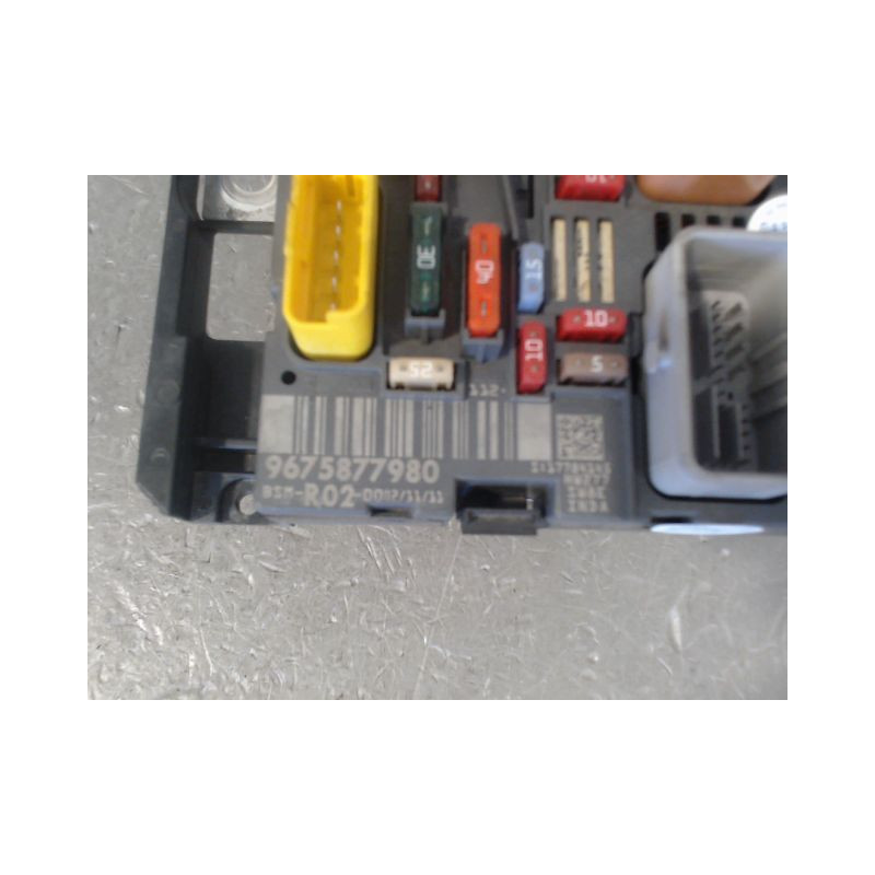 BOITE A FUSIBLES CITROEN C4
