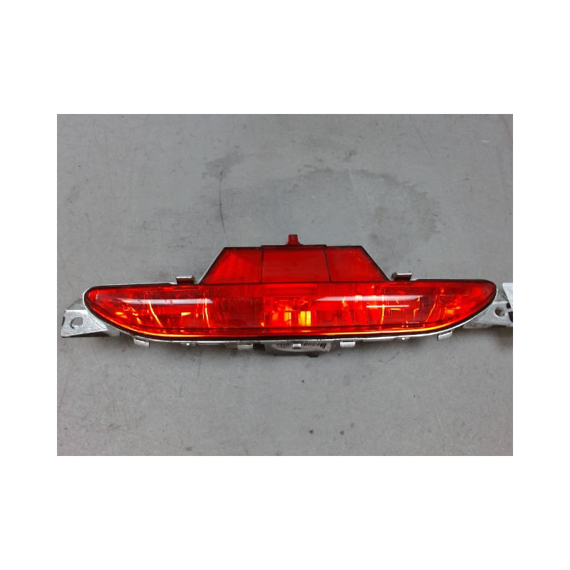 FEU BROUILLARD CENTRAL ARRIERE PEUGEOT 208