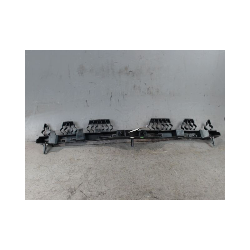 SUPPORT CENTRAL PARE-CHOC ARRIERE  RENAULT CLIO