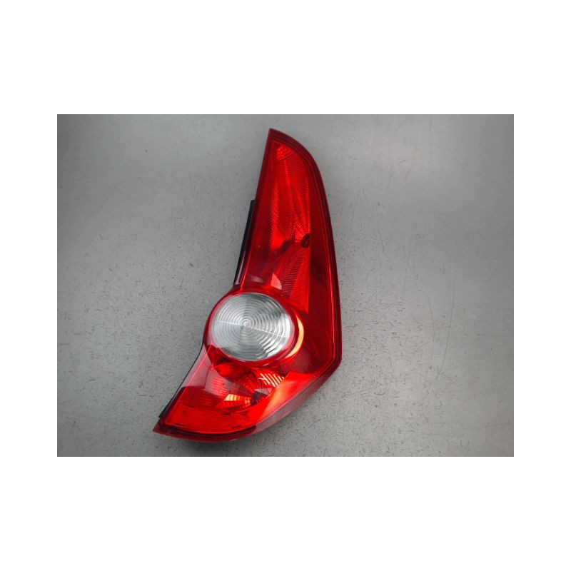 FEU ARRIERE DROIT OPEL AGILA