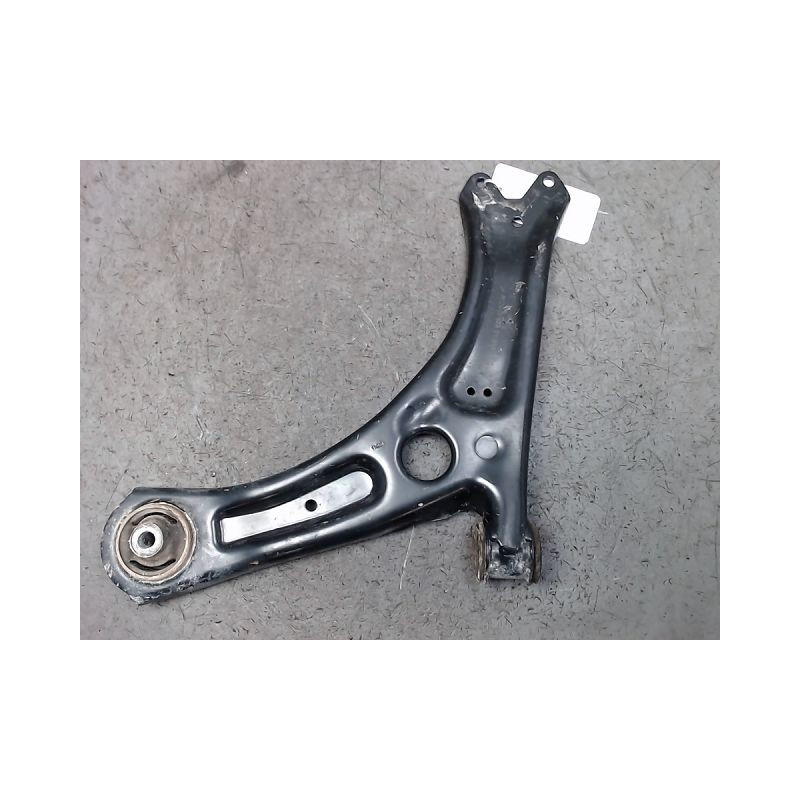 TRIANGLE INFERIEUR AVANT DROIT VOLKSWAGEN CADDY