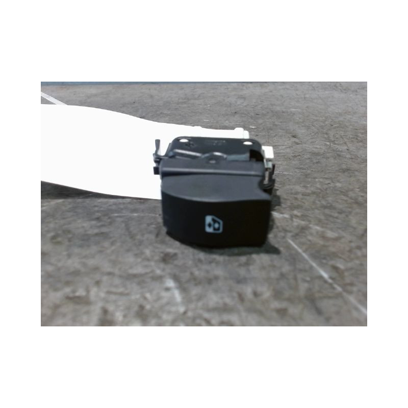 COMMANDE LEVE-GLACE PORTE AVD RENAULT CLIO II CAMPUS 06-