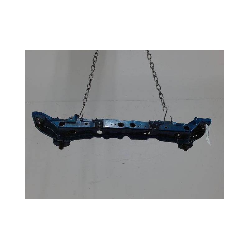 TRAVERSE SUPERIEURE ARMATURE AVANT TOYOTA YARIS