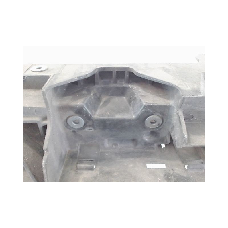 TRAVERSE SUPERIEURE ARMATURE AVANT PEUGEOT 5008