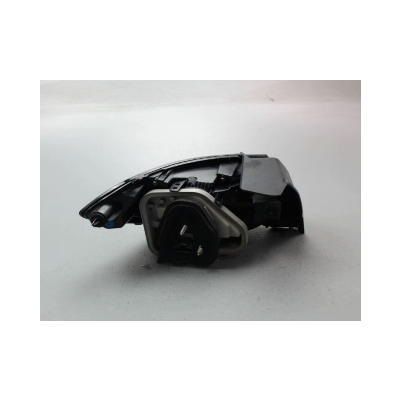 FEU ARRIERE DROIT PEUGEOT 208