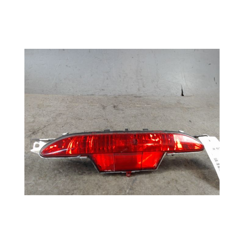 FEU BROUILLARD CENTRAL ARRIERE PEUGEOT 208