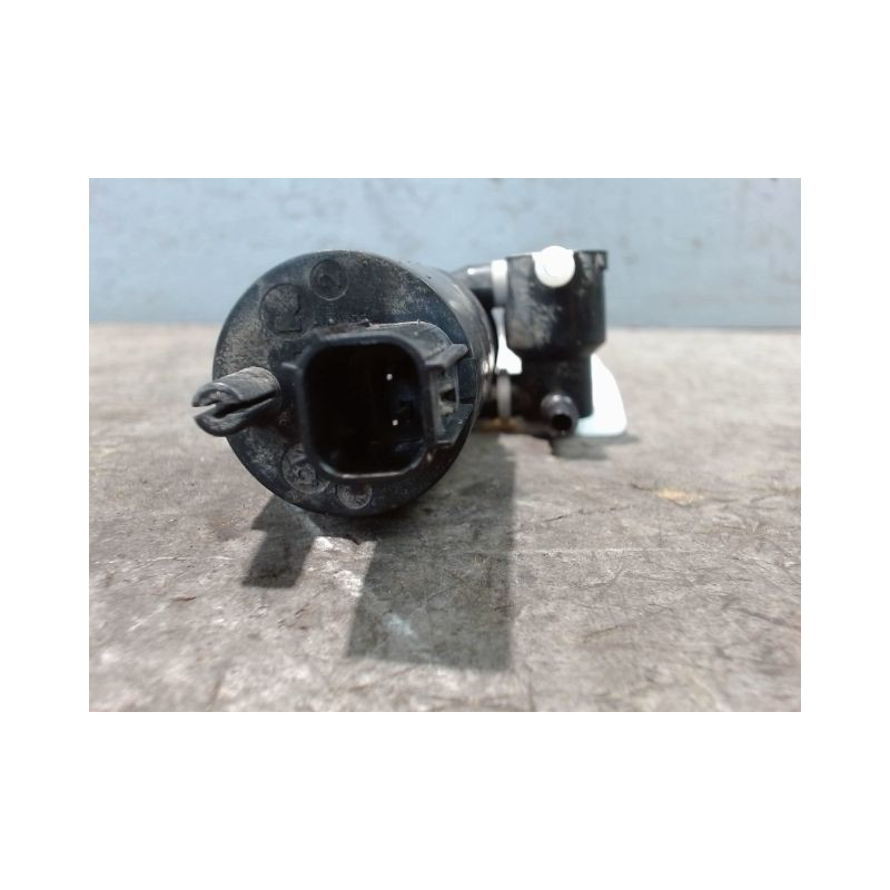 POMPE LAVE-GLACE AVANT FORD FIESTA 2010-