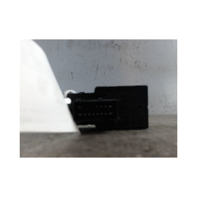 COMMANDE LEVE-GLACE PORTE AVG PEUGEOT 208