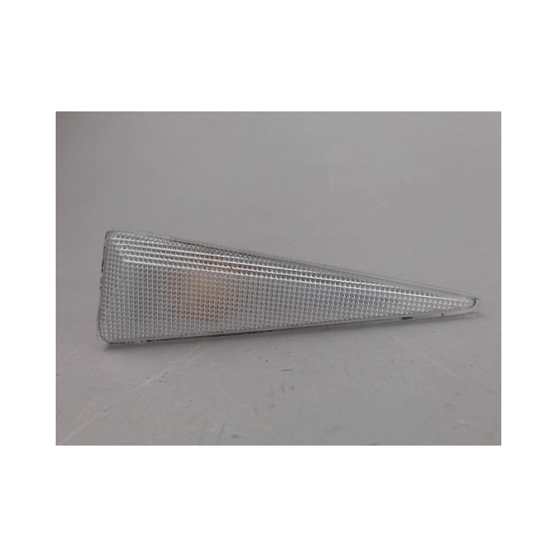 REPETITEUR AILE DROIT RENAULT MEGANE